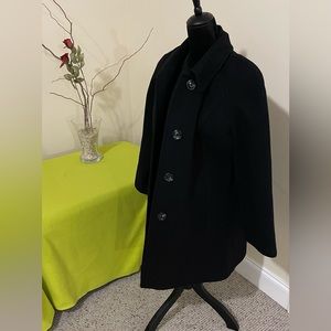 Black wool jacket with Sid pockets and buttons front